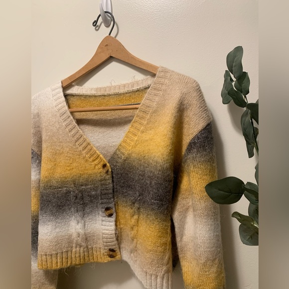 Gorgeous Knit Crop Button-up Long Sleeve Sweater - Picture 6 of 6